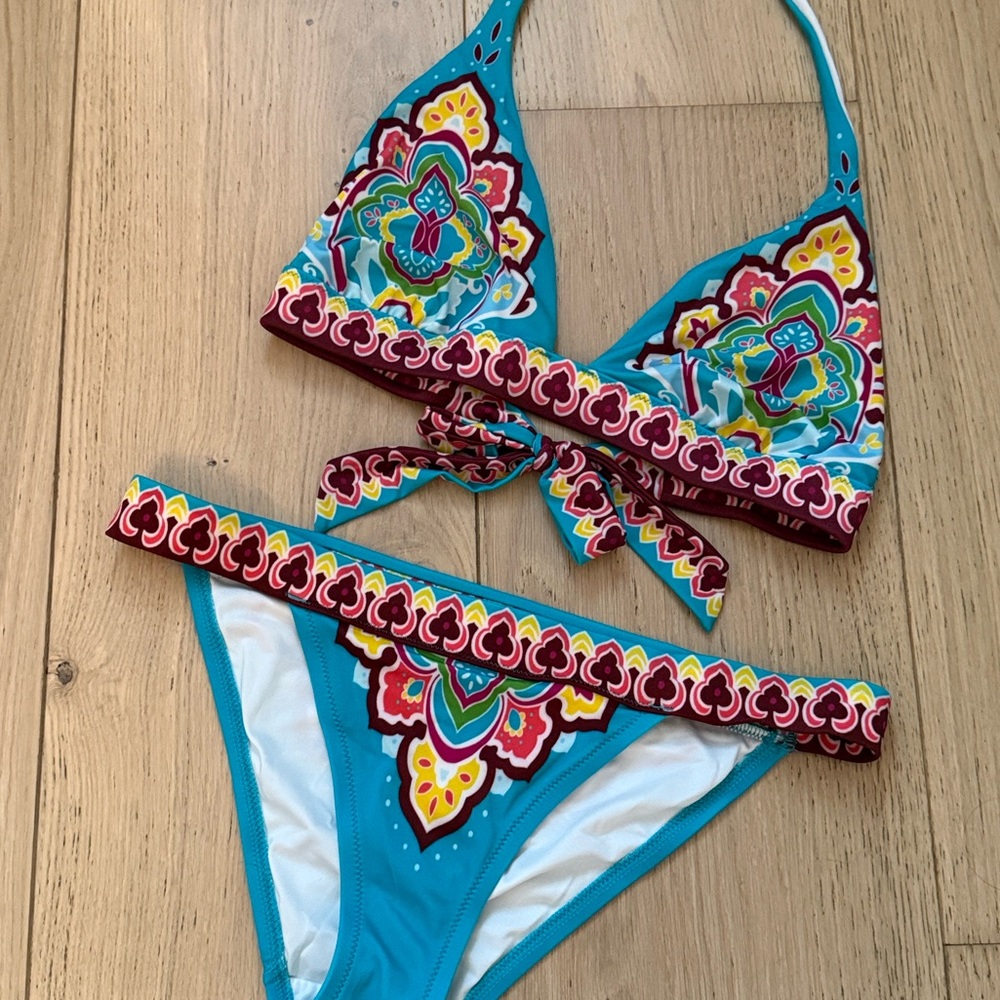 Victoria’s Secret bikini